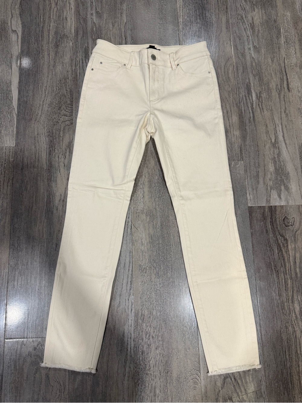 Ann Taylor Curvy Fit Skinny Jeans in Cream Waist 00